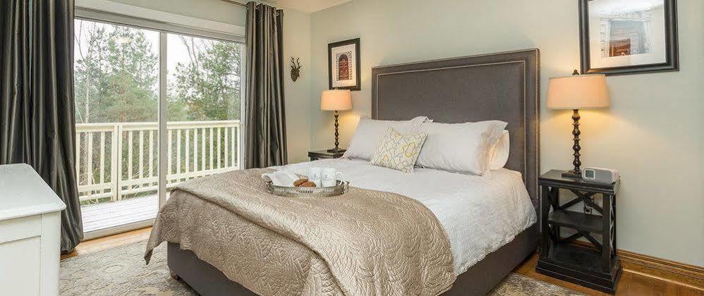 Craigleith Manor Bed & Breakfast Collingwood Bagian luar foto